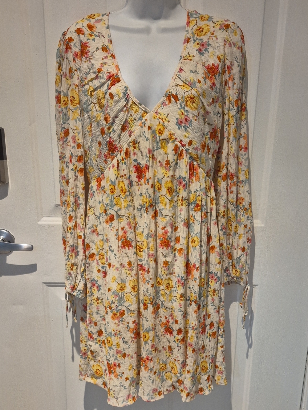 Oak & Trellis Floral V-Neck Long Sleeve Cream Dress size L